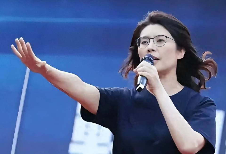 郑丽文登机赴京前抛出人事名单朱立伦回应：不准打破惯例